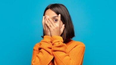 تفسير حلم مسك ثعبان باليد: رموز خفية تكشفها